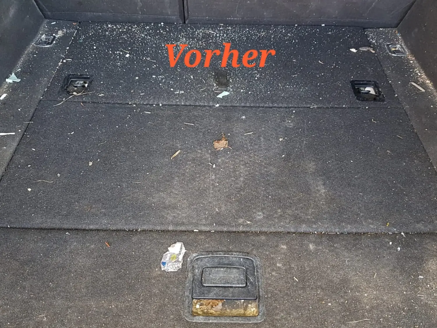 Vor der Reinigung des Fahrzeugbodens