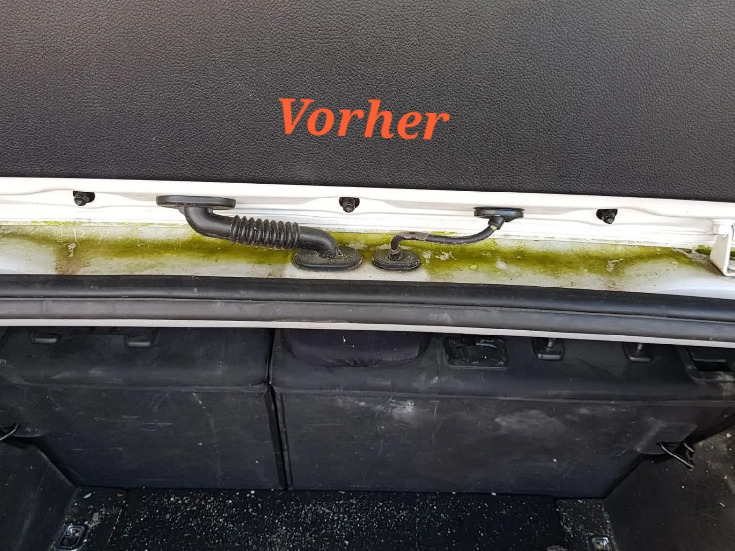 Enalp Garage -  Vor der Reinigung der Autoglasscheiben